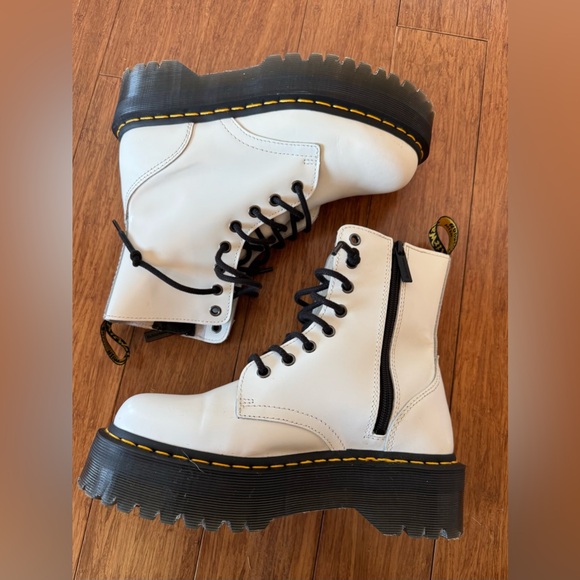 SOLD⚫️Doc Dr. Martens Jadon Women's Size 7 Smooth Leather Platform White Boots - Picture 6 of 12